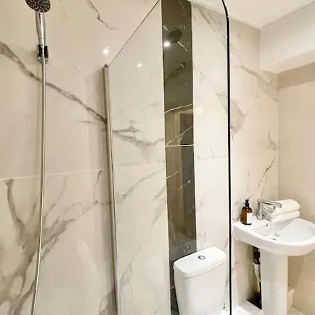 Spacious Studio Flat Next To Earls Court Station London Exterior photo
