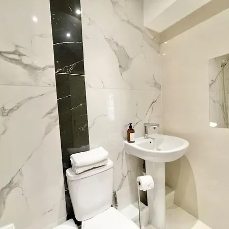Spacious Studio Flat Next To Earls Court Station London Exterior photo