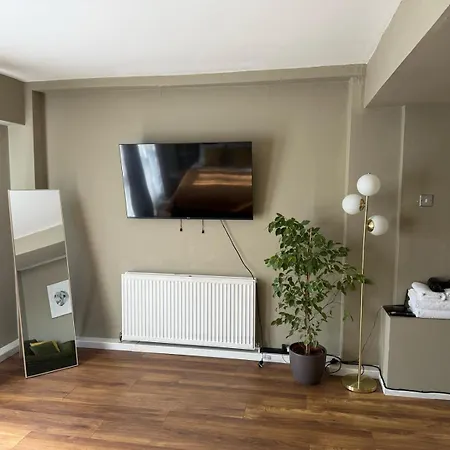 Spacious Studio Flat Next To Earls Court Station London Exterior photo