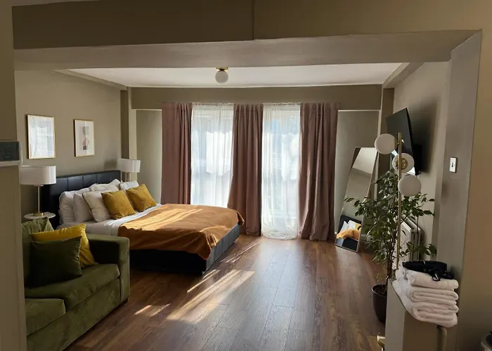 Spacious Studio Flat Next To Earls Court Station